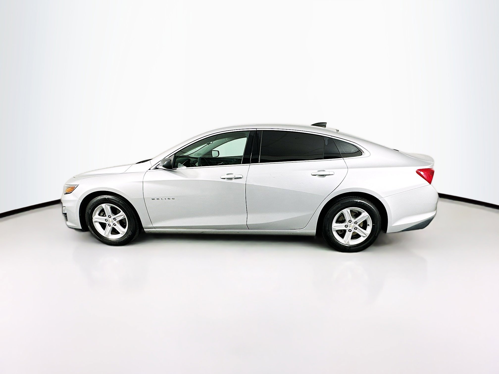 Used 2020 Chevrolet Malibu LS FWD image 4