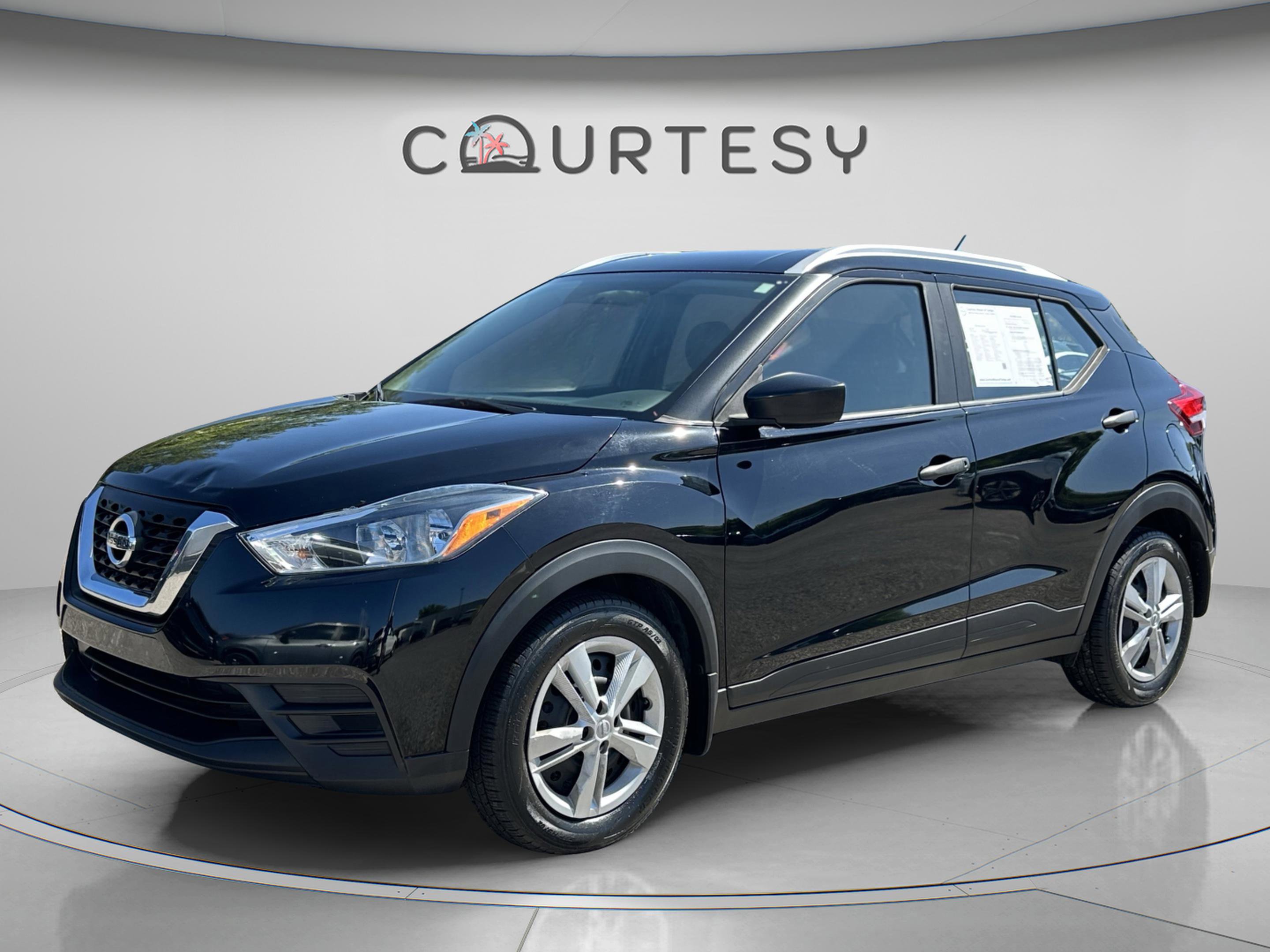 Used 2018 Nissan Kicks S FWD image 2