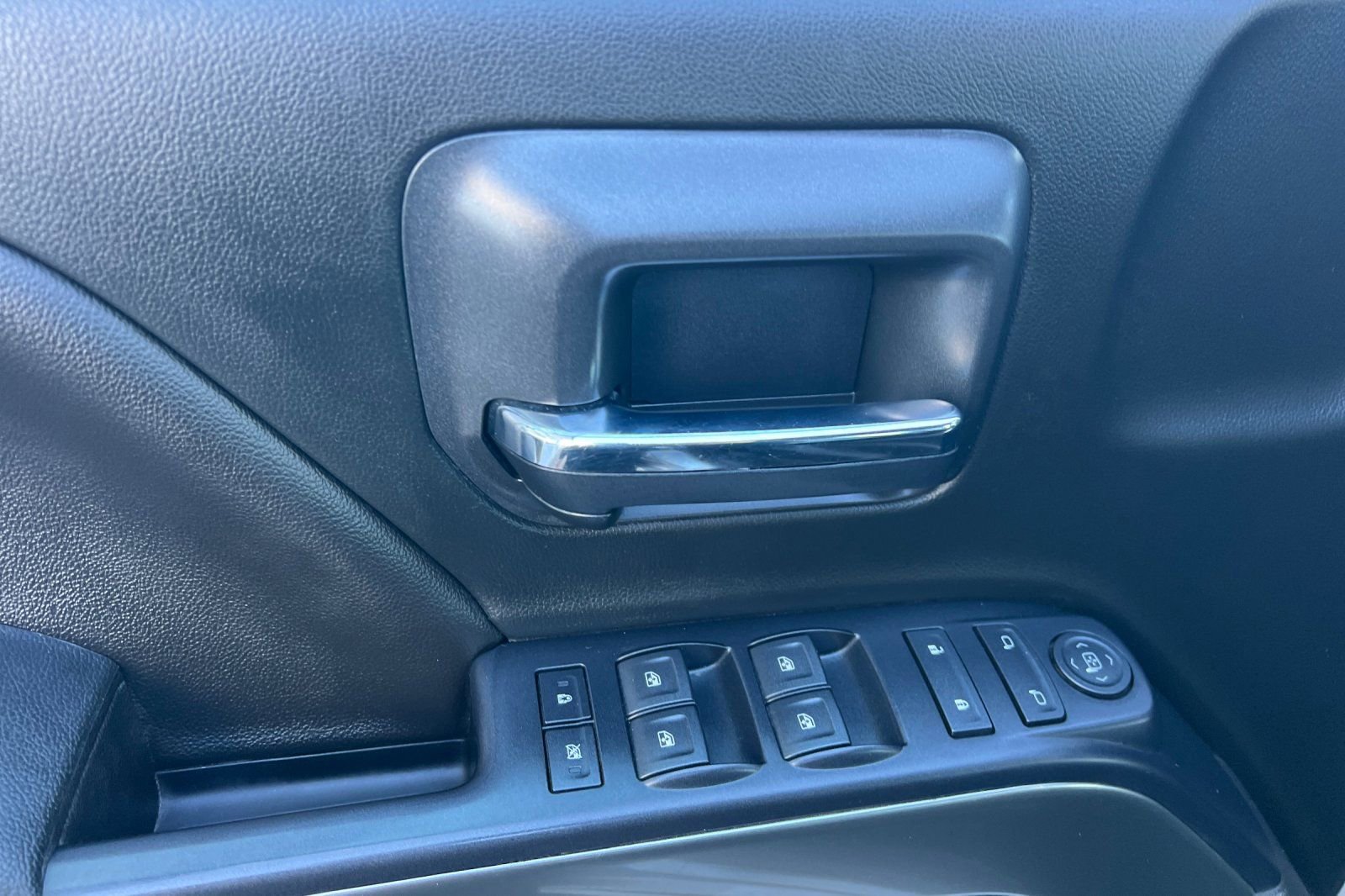 Used 2018 Chevrolet Silverado 1500 LT w/ All Star Edition image 11