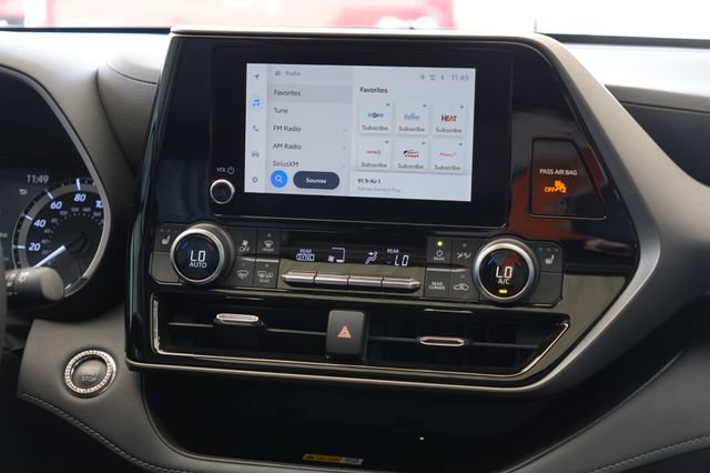 Used 2023 Toyota Highlander XLE image 13