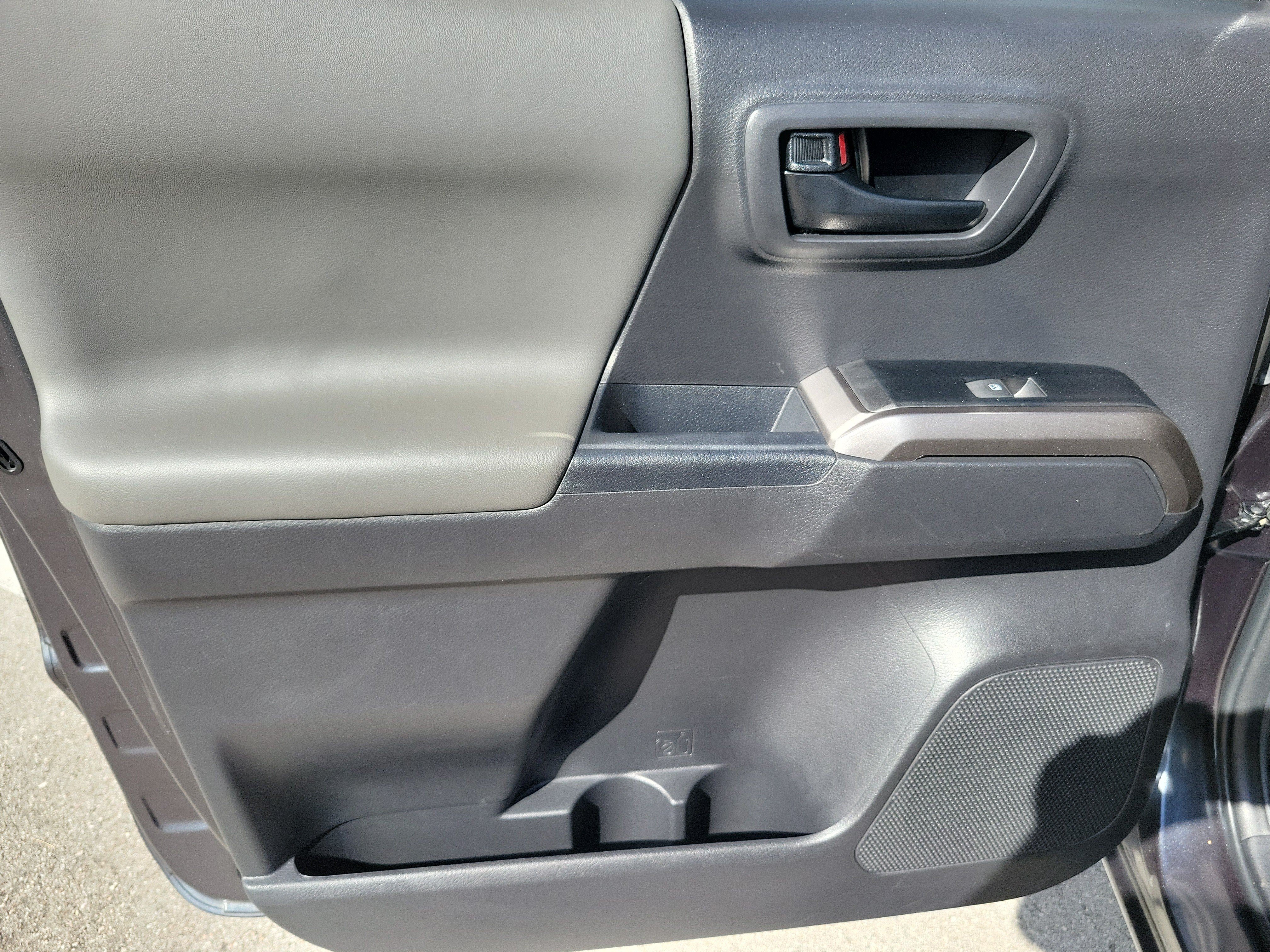 Used 2023 Toyota Tacoma SR5 w/ Technology Package RWD image 10