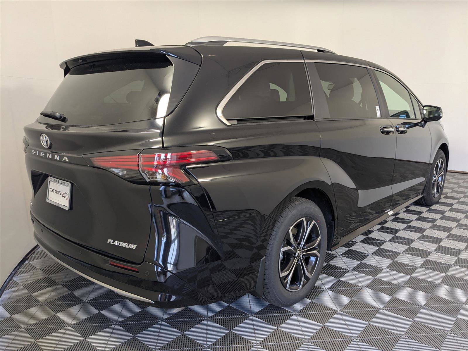 New 2026 Toyota Sienna Platinum image 5