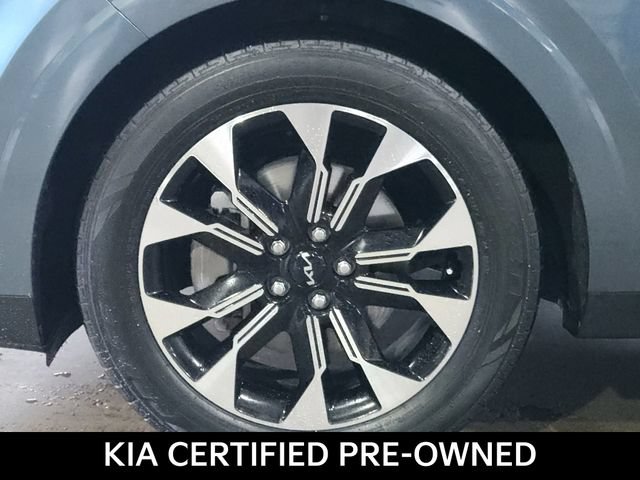 Certified 2022 Kia Carnival EX FWD image 10