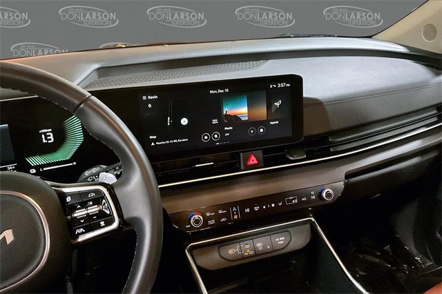 Used 2025 Kia Carnival EX image 31