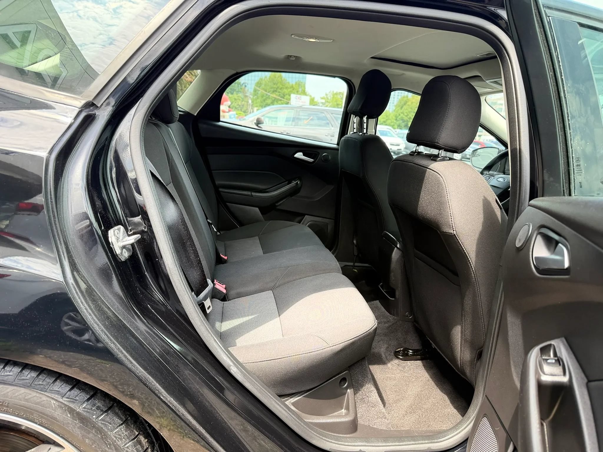 Used 2017 Ford Focus SEL FWD image 30