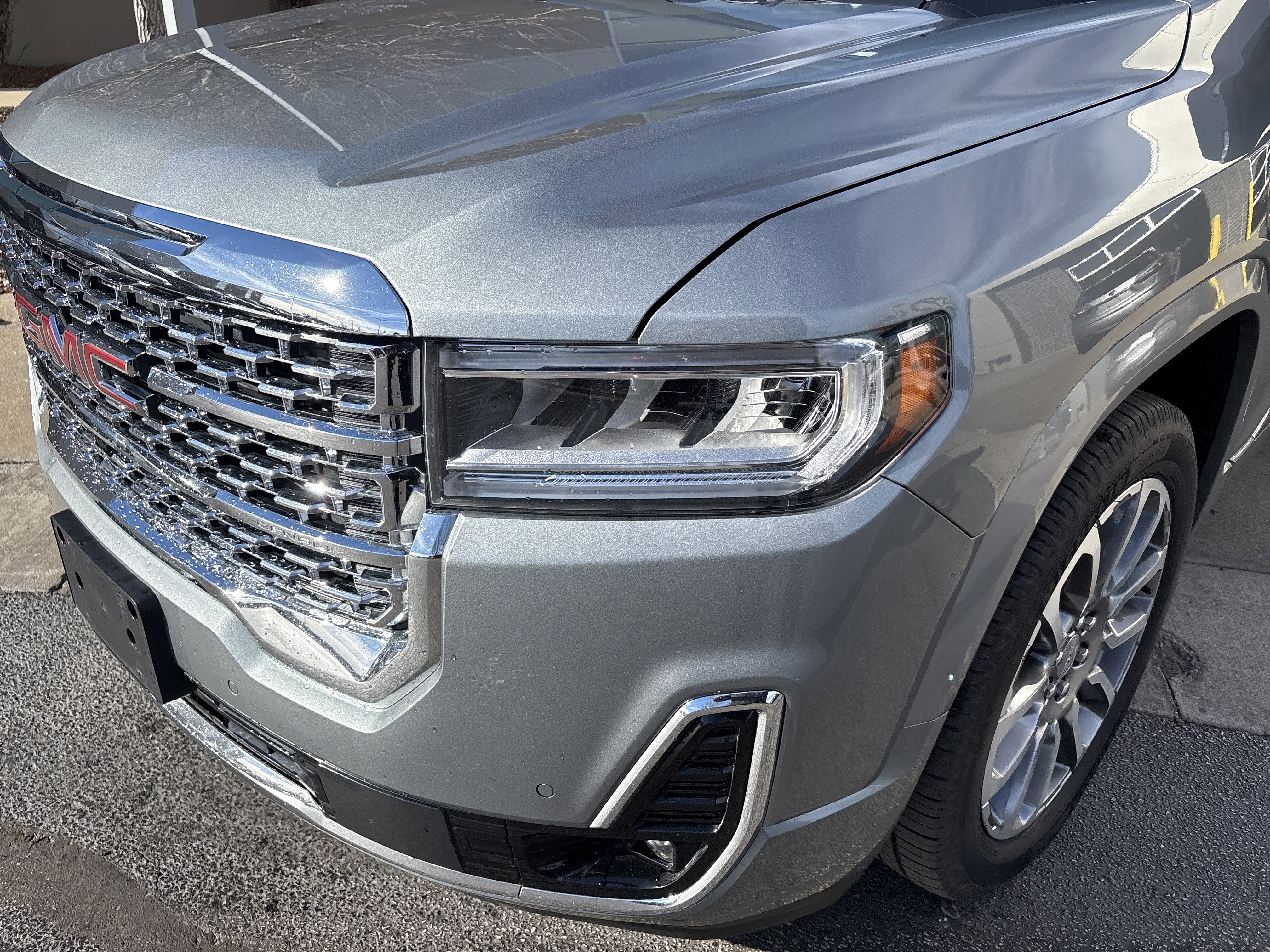 Used 2023 GMC Acadia Denali w/ Denali Technology Package image 6