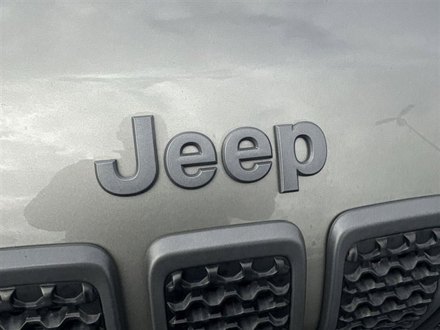 Used 2020 Jeep Cherokee Trailhawk image 29