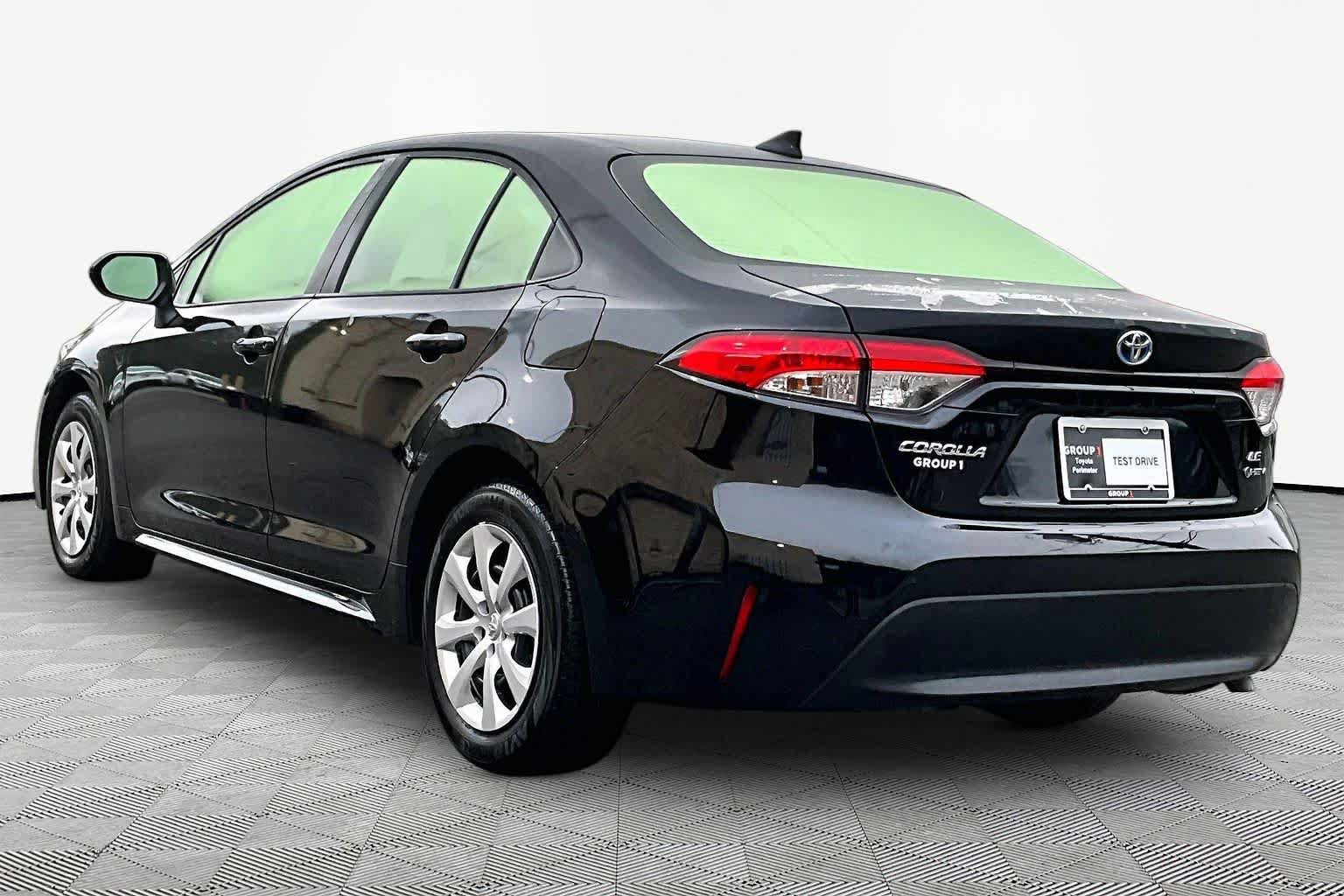 Used 2025 Toyota Corolla LE w/ Convenience Package FWD image 12