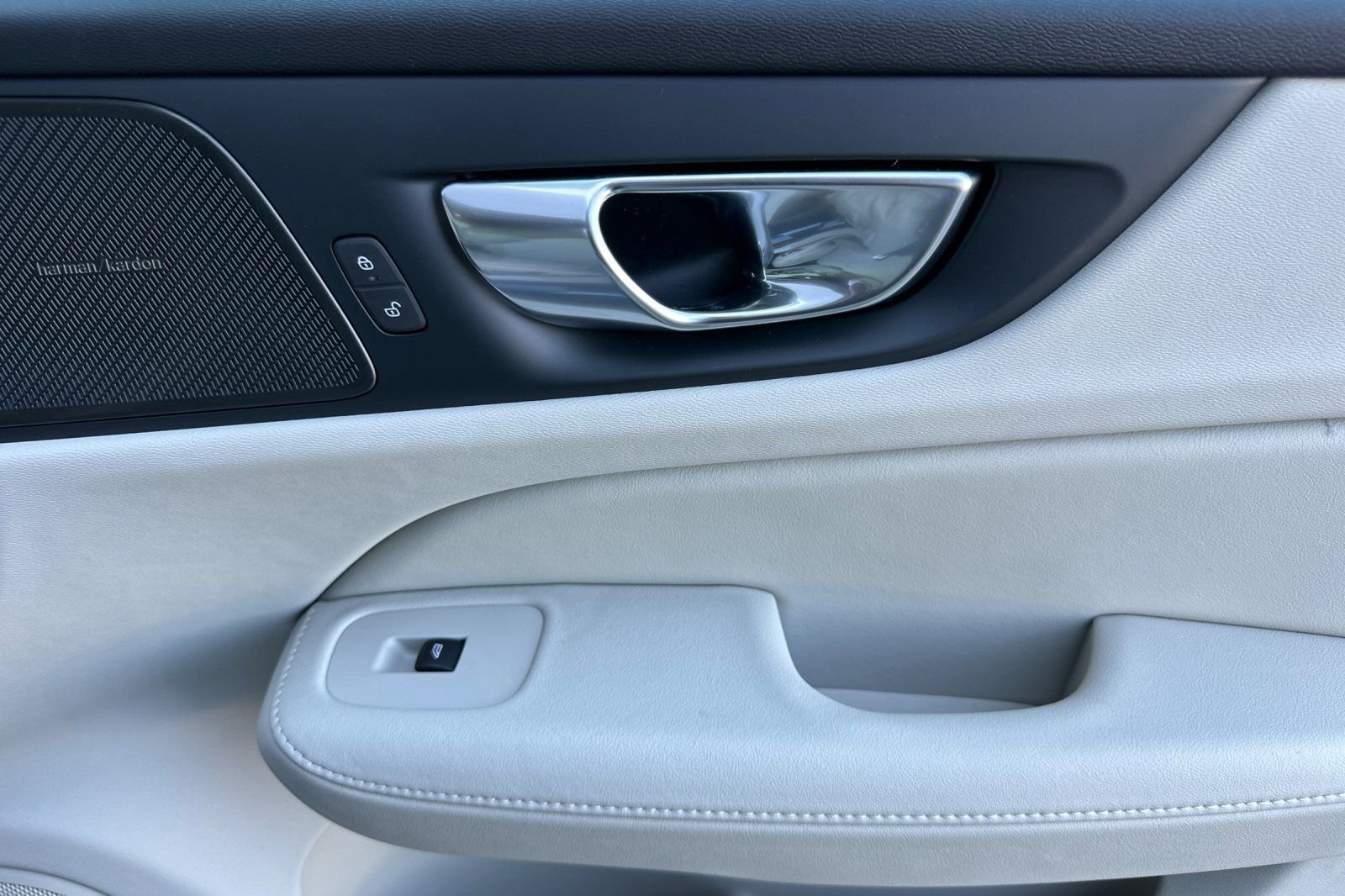 Certified 2026 Volvo V60 B5 Cross Country Plus w/ Climate Package image 19