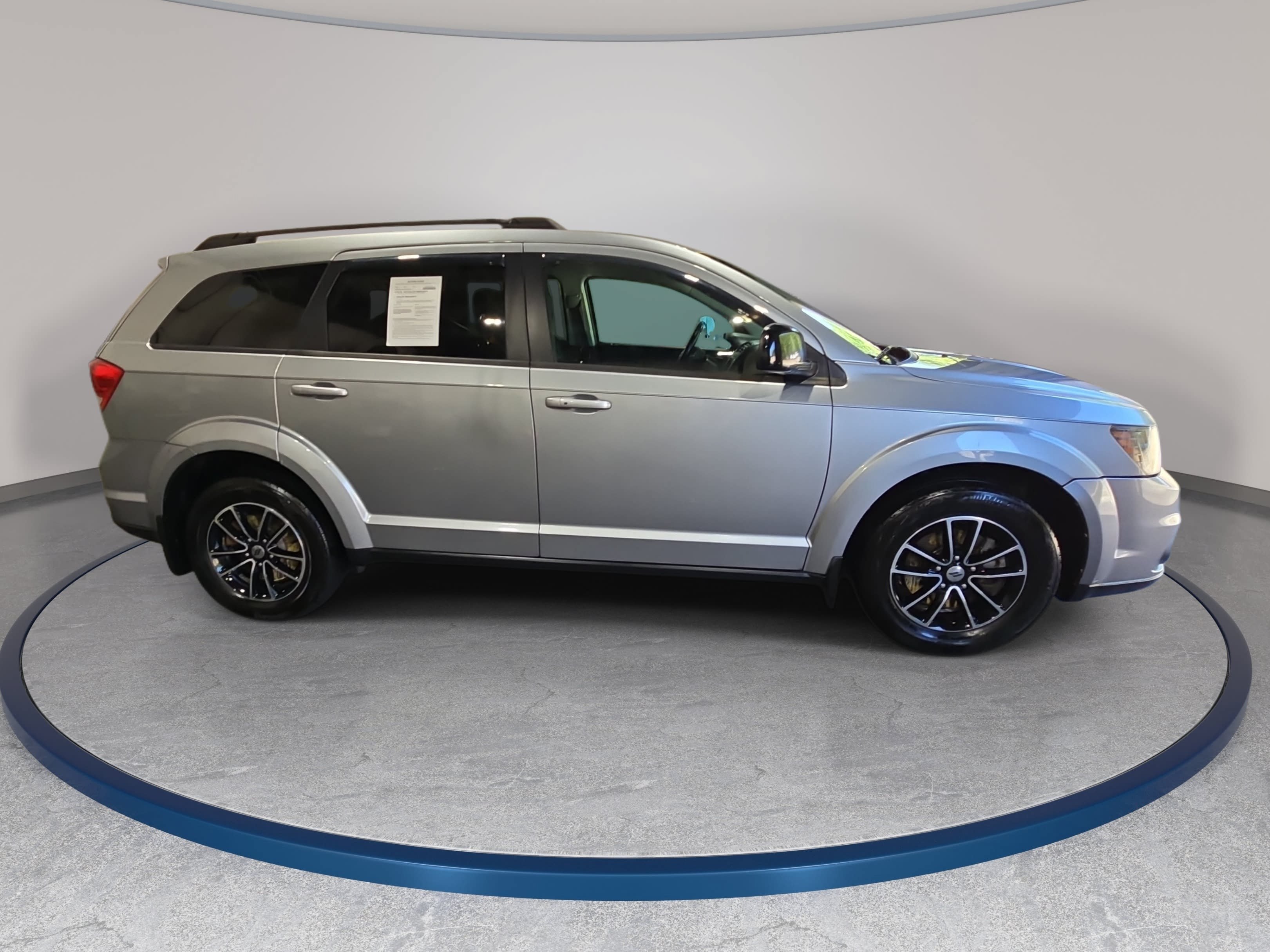 Used 2018 Dodge Journey SXT w/ Connectivity Group FWD image 4