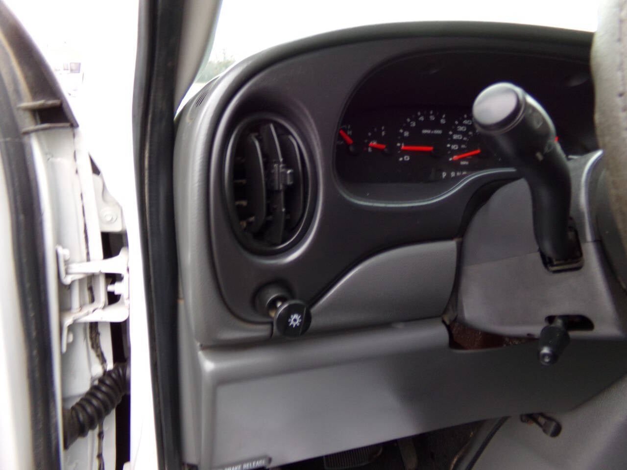 Used 2006 Ford E-250 and Econoline 250 RWD image 30