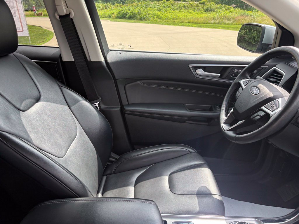 Used 2022 Ford Edge Titanium AWD/4WD image 33