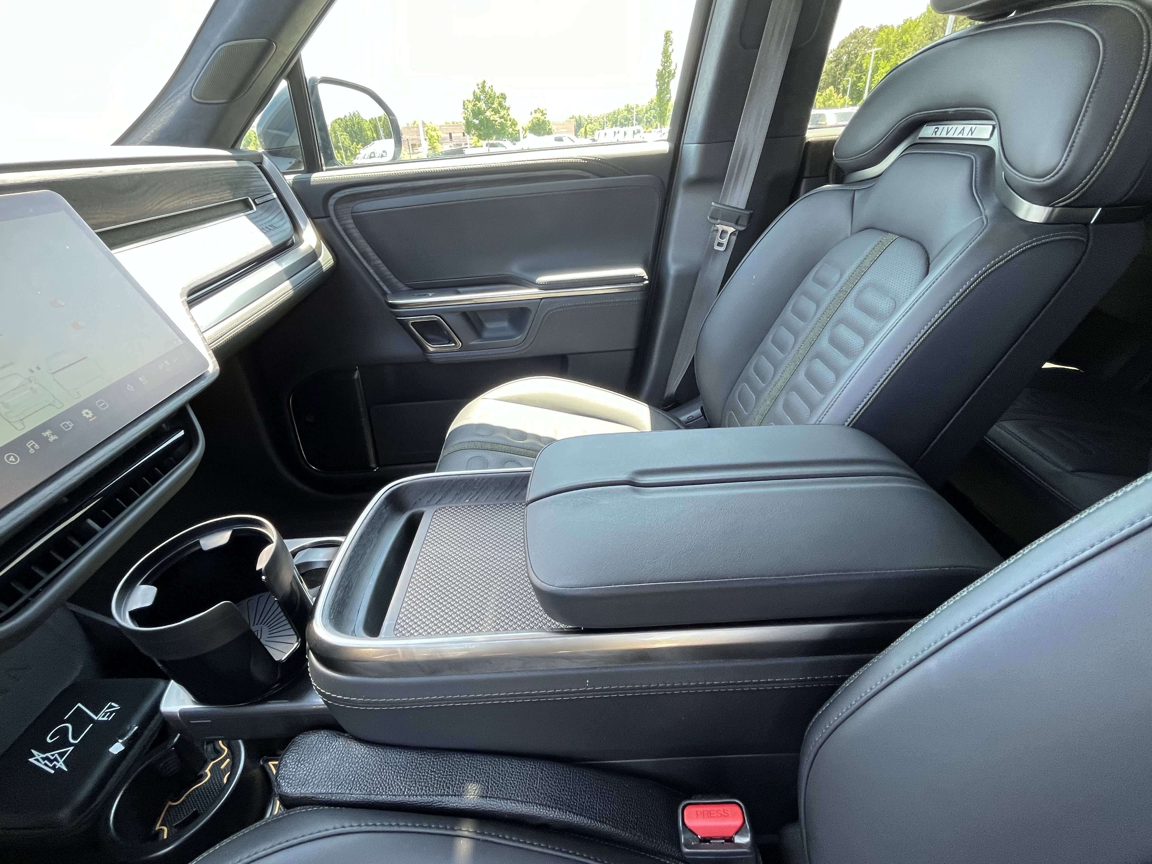 Used 2024 Rivian R1S Adventure AWD/4WD image 23