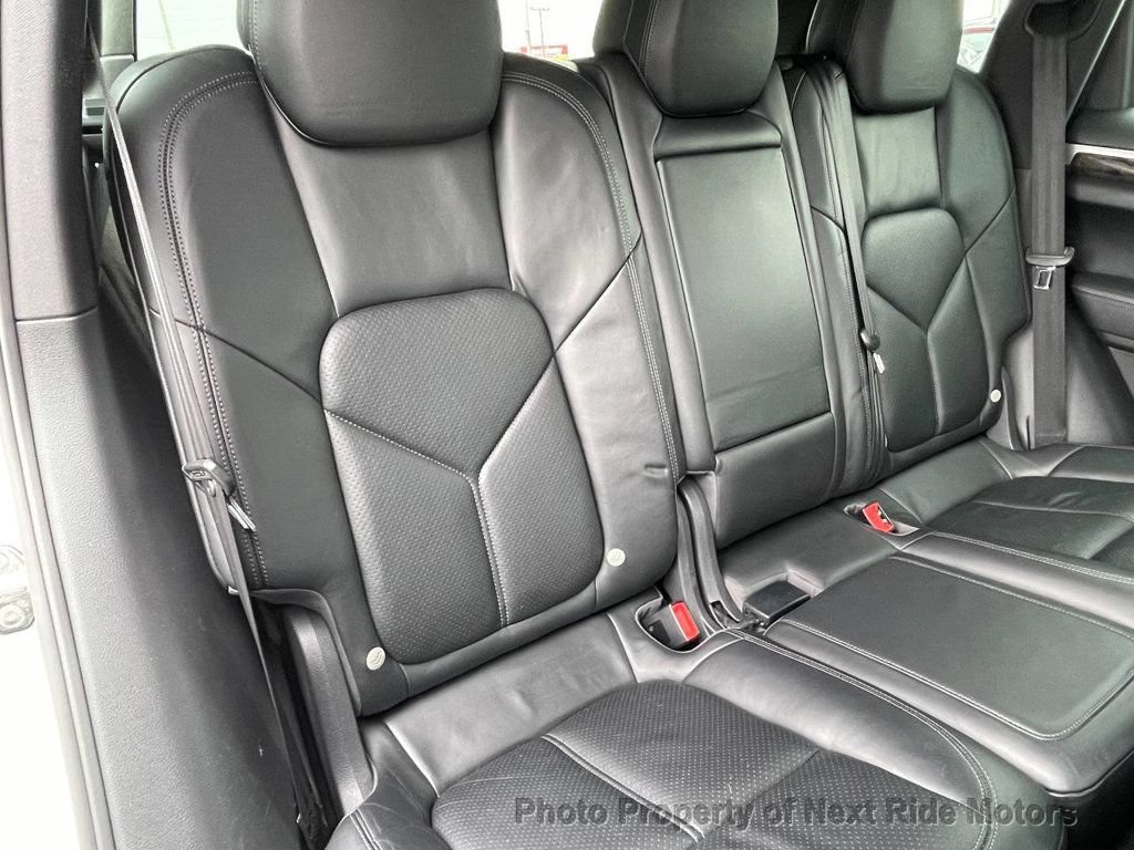 Used 2011 Porsche Cayenne AWD/4WD image 14