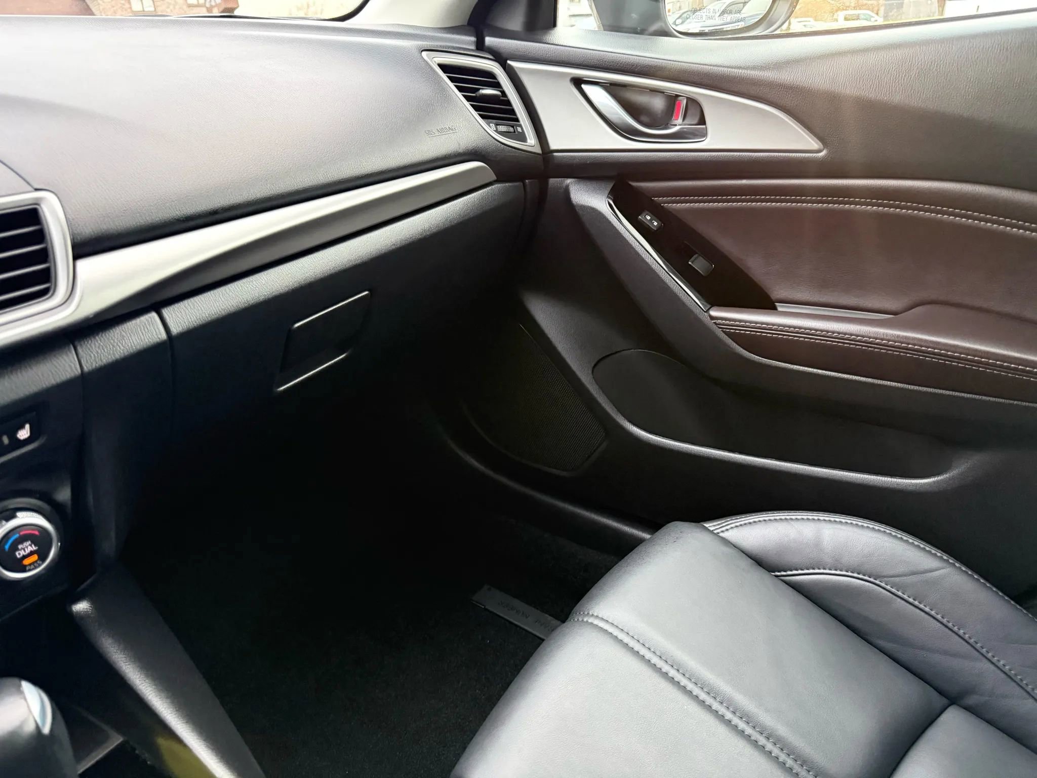 Used 2018 MAZDA MAZDA3 Touring image 23