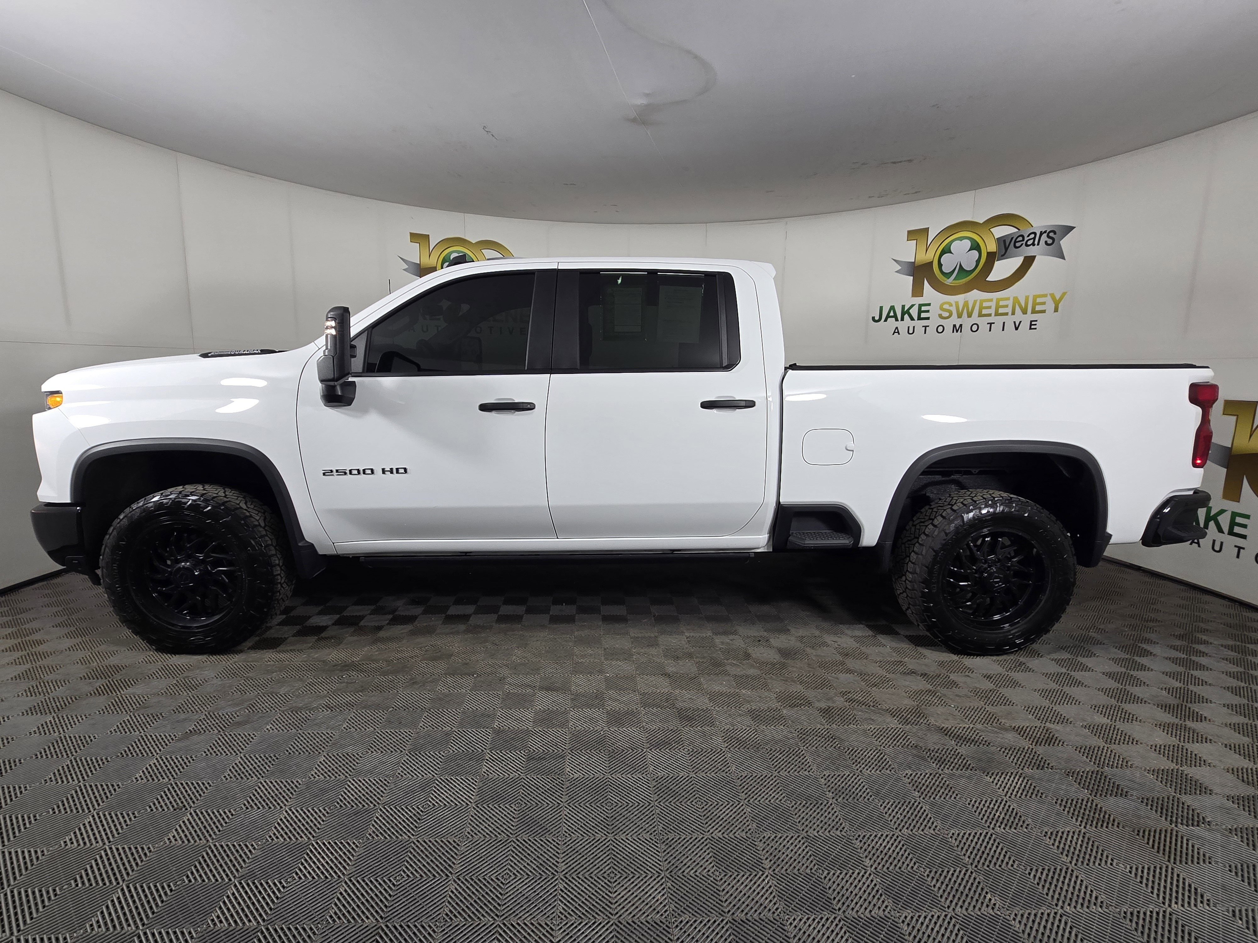 Used 2024 Chevrolet Silverado 2500 Custom w/ Custom Value Package image 4