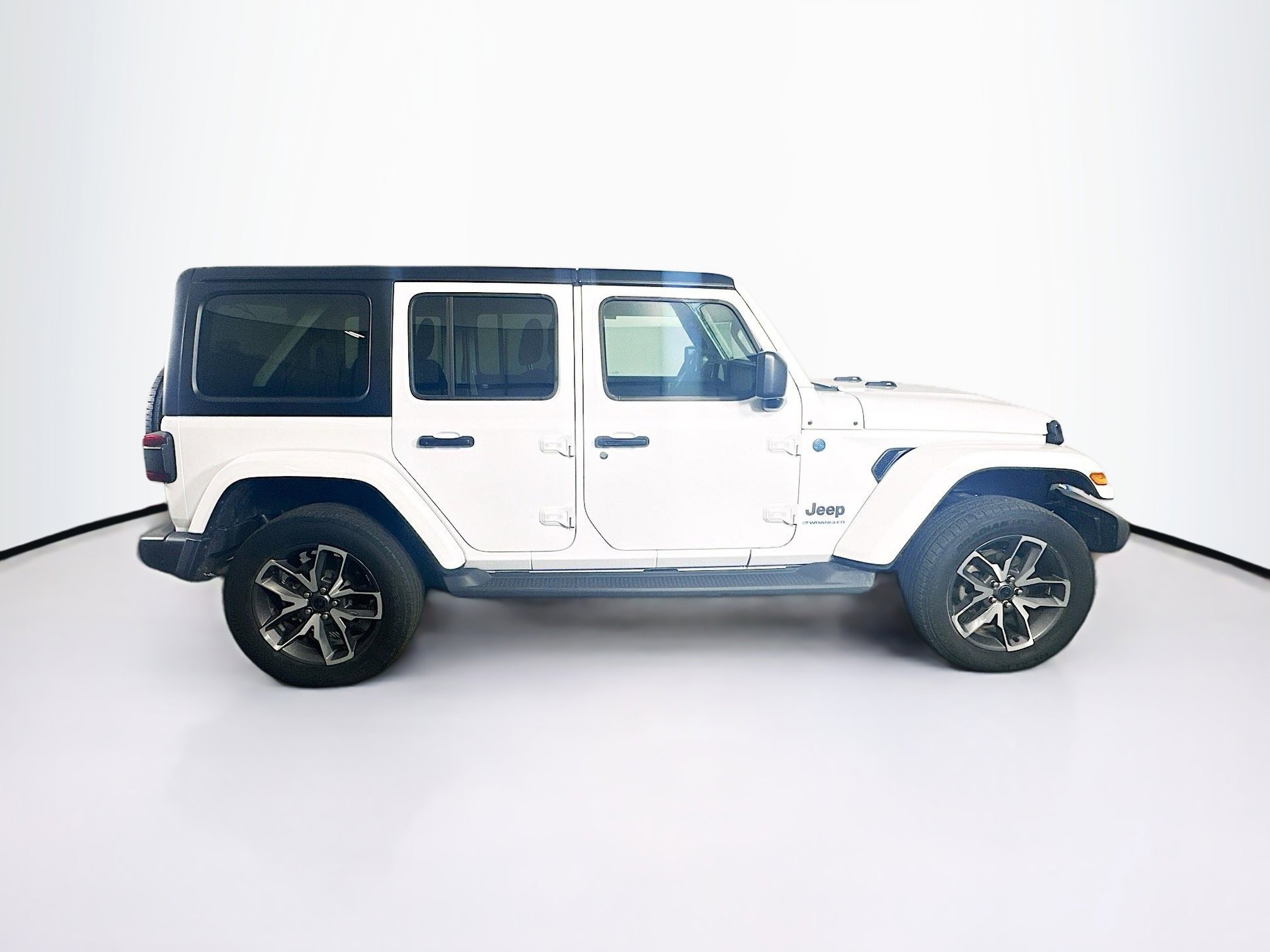 Used 2024 Jeep Wrangler Unlimited w/ Convenience Group AWD/4WD image 10