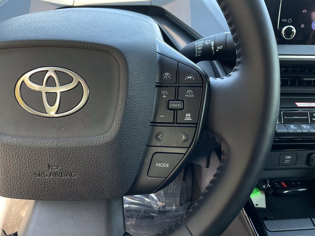 Used 2025 Toyota Prius LE FWD image 12