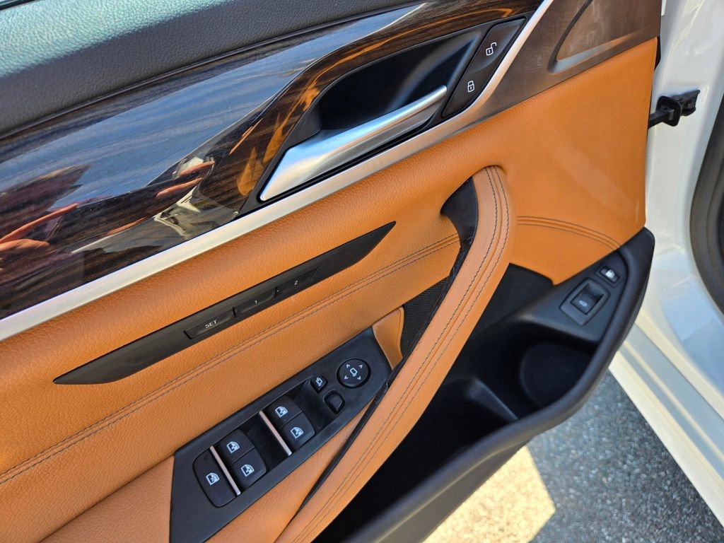 Used 2019 BMW 530e w/ M Sport Package image 27
