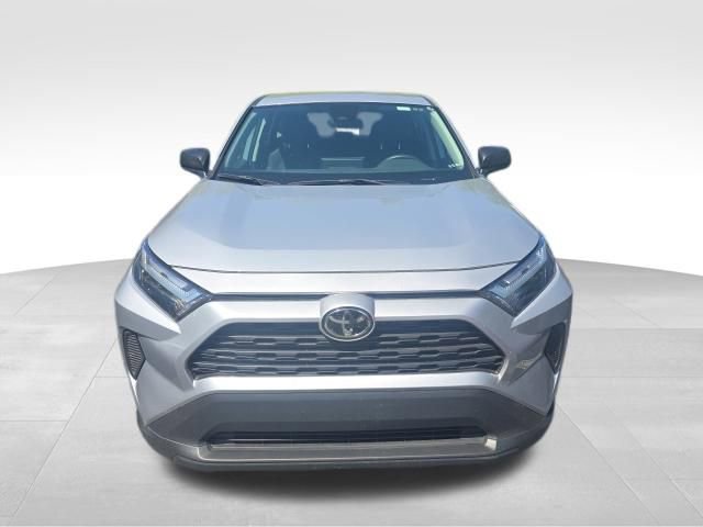 Used 2025 Toyota RAV4 LE AWD/4WD image 8