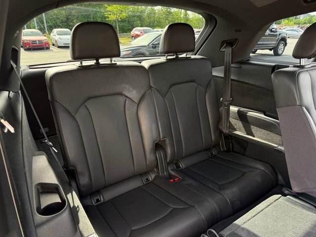 Used 2017 Audi Q7 3.0T Premium Plus w/ Premium Plus Package AWD/4WD image 32
