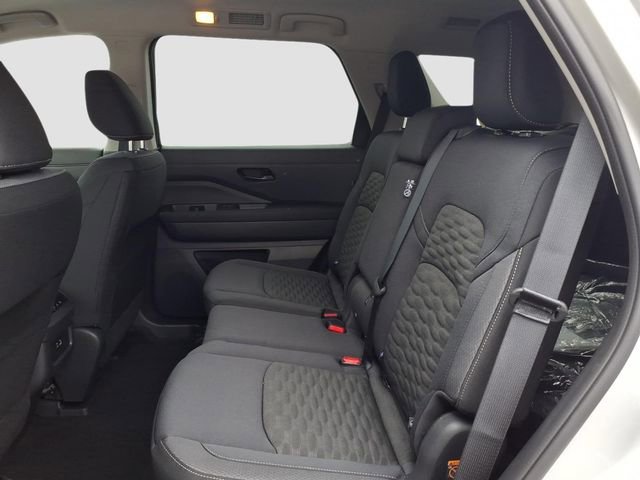 Used 2025 Nissan Pathfinder SV image 10