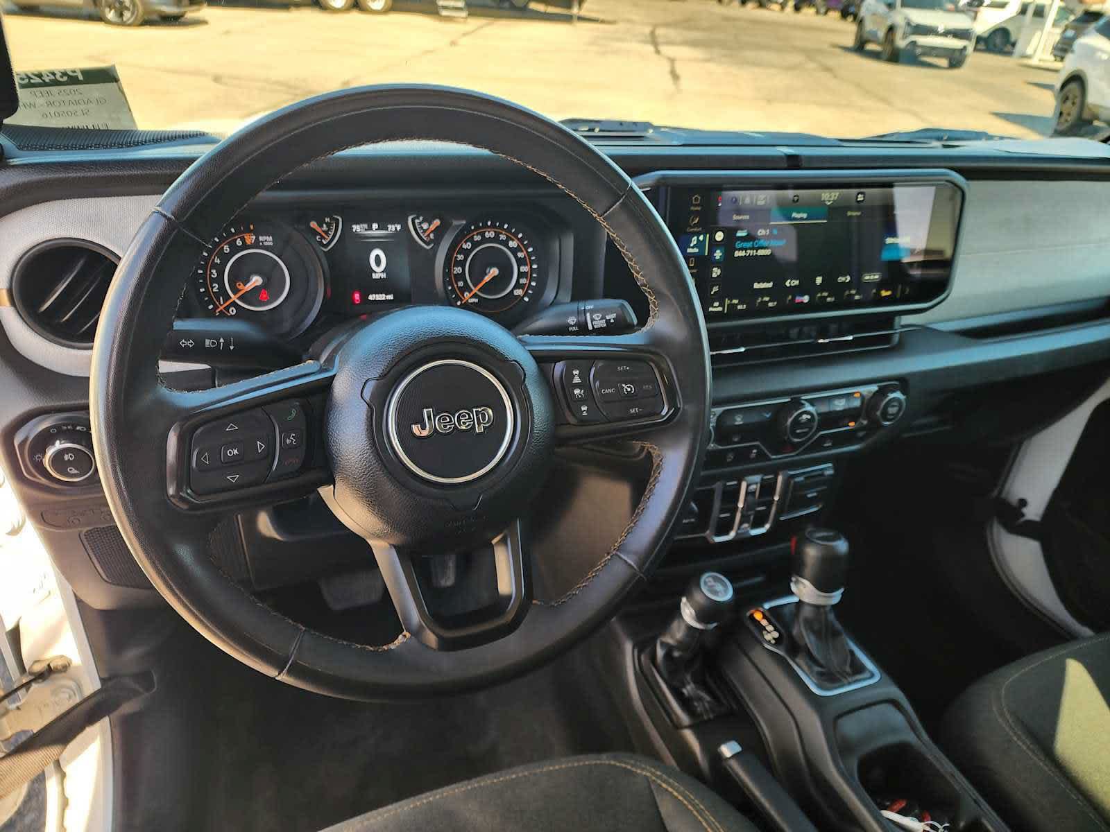 Used 2025 Jeep Gladiator Sport AWD/4WD image 2