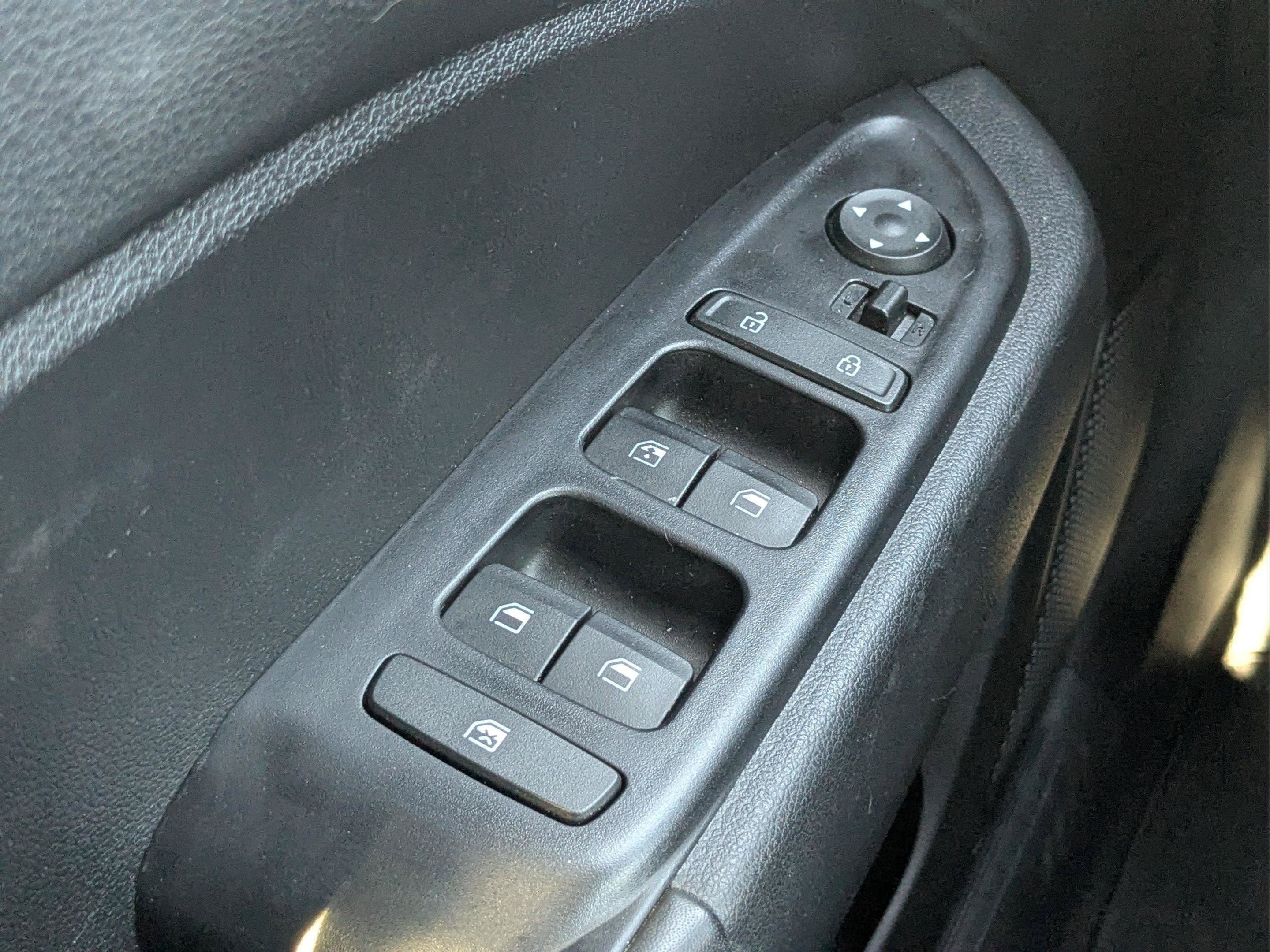 Certified 2022 Hyundai Venue Limited FWD image 23