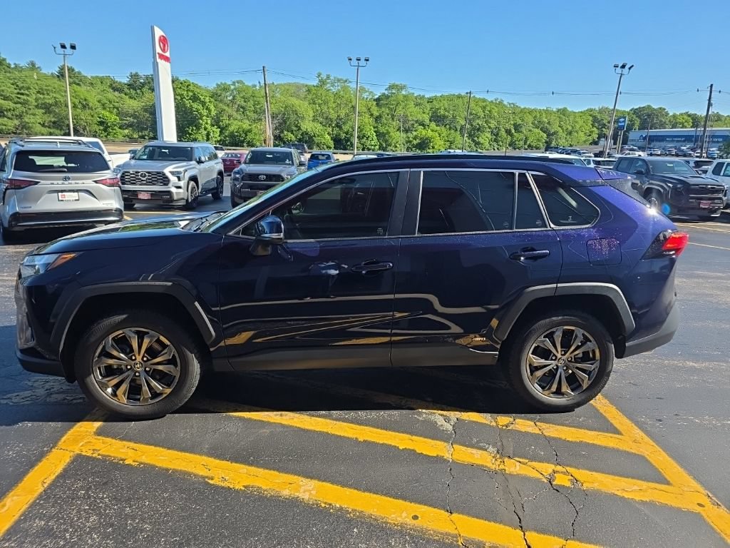 Used 2022 Toyota RAV4 XLE Premium AWD/4WD image 8