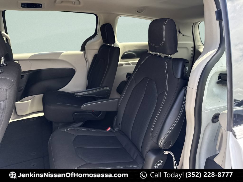 Used 2023 Chrysler Voyager LX FWD image 29