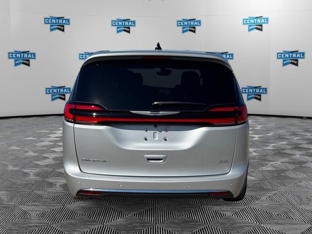 New 2026 Chrysler Pacifica Select image 4