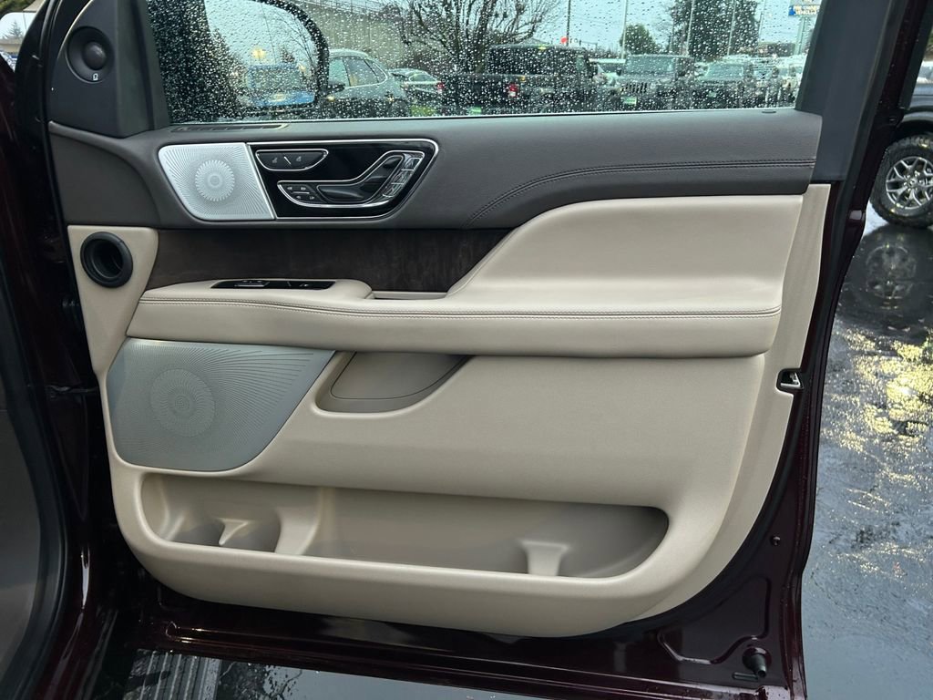 Used 2023 Lincoln Navigator Reserve image 25