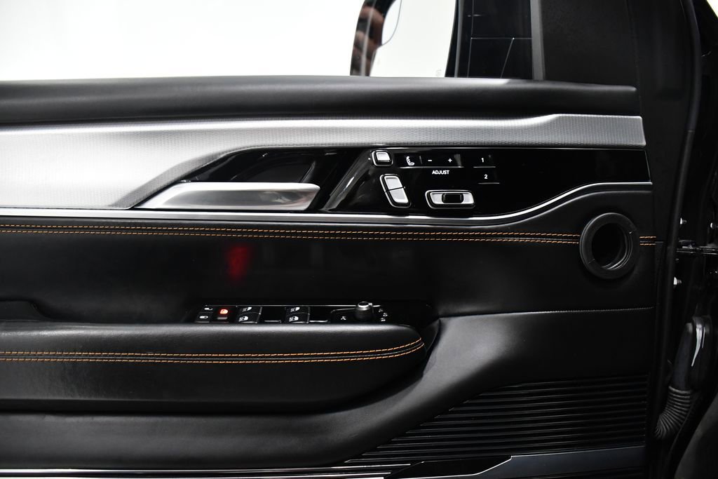 Used 2022 Jeep Grand Wagoneer Series III w/ Rear Seat Video Group 1 image 17