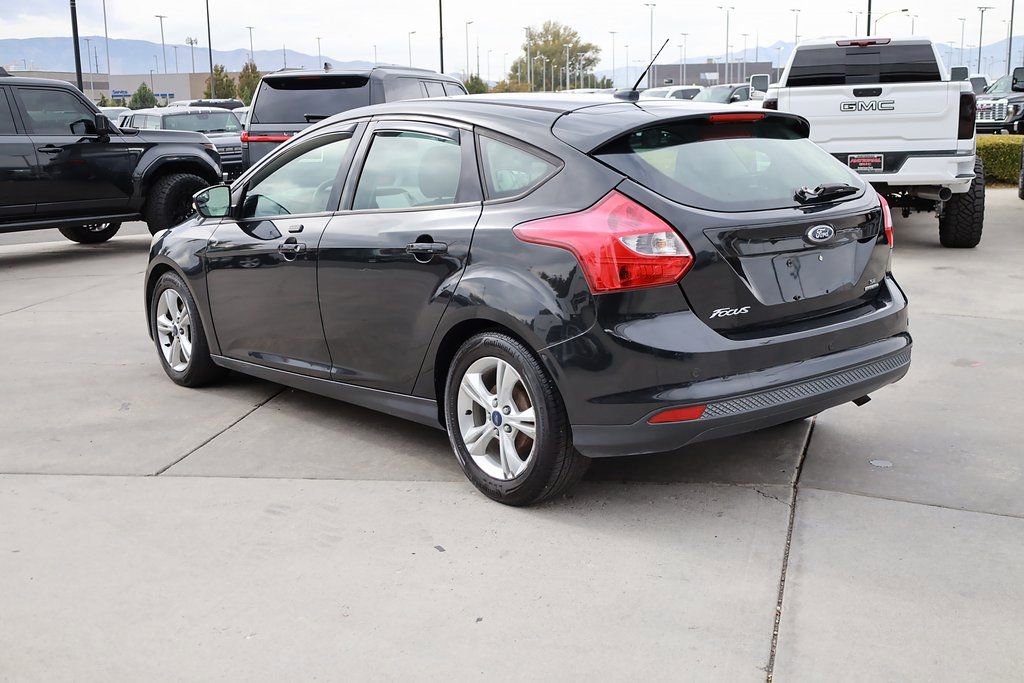 Used 2014 Ford Focus SE w/ SE Winter Package image 4