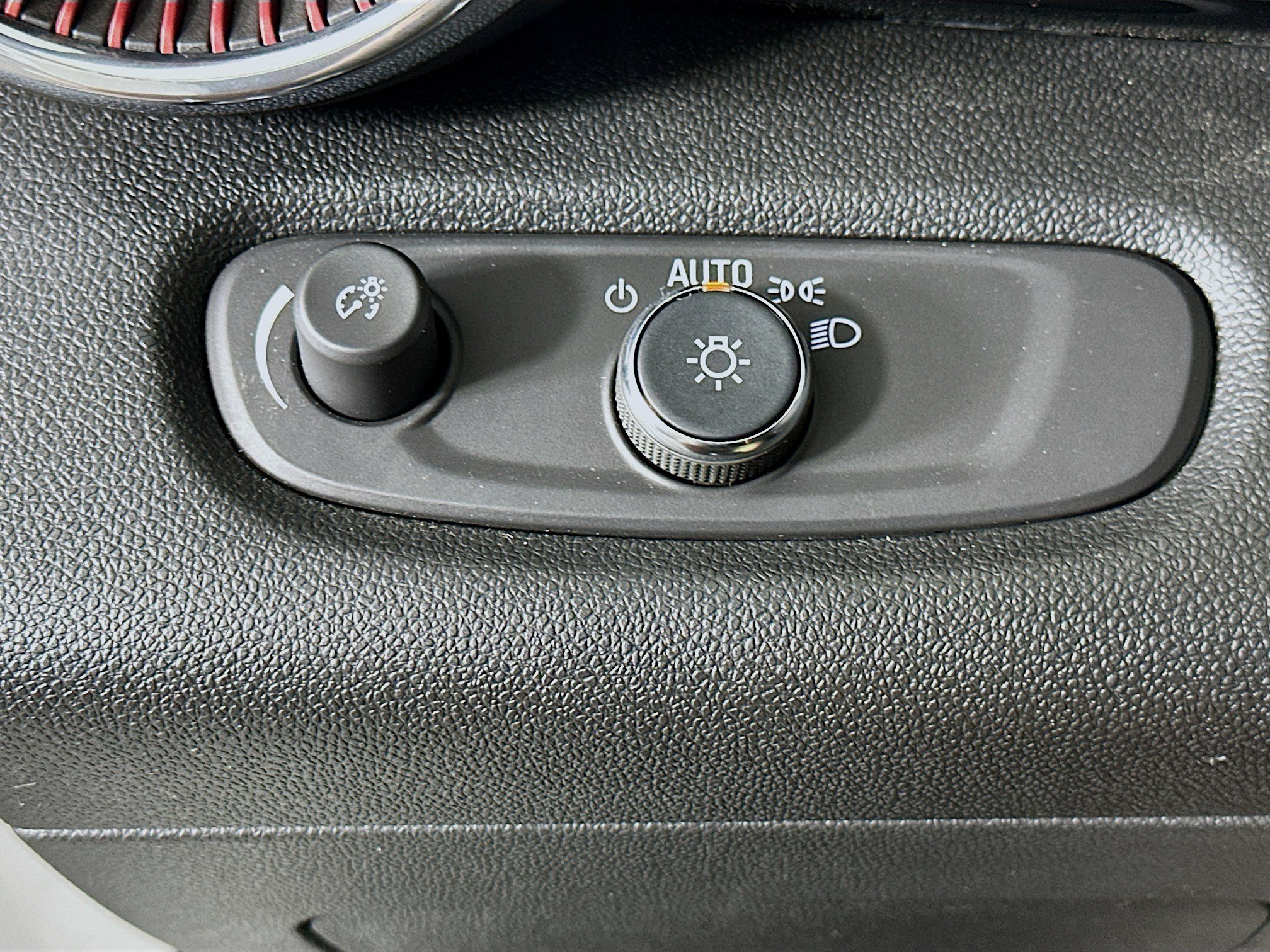 Used 2024 Chevrolet Trax RS FWD image 17