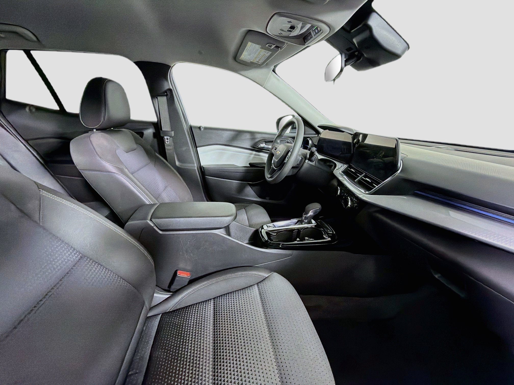 Used 2025 Chevrolet Trax LT FWD image 29
