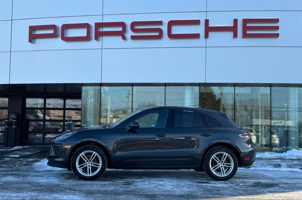 Certified 2023 Porsche Macan image 2