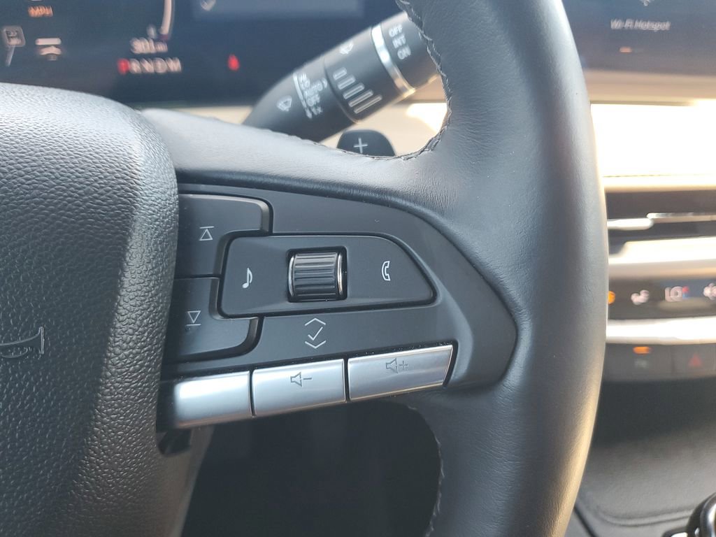 Used 2025 Cadillac XT4 Premium Luxury image 34