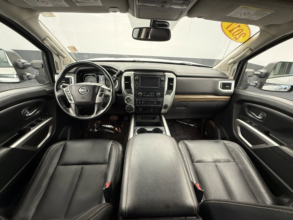 Used 2017 Nissan Titan SL image 3