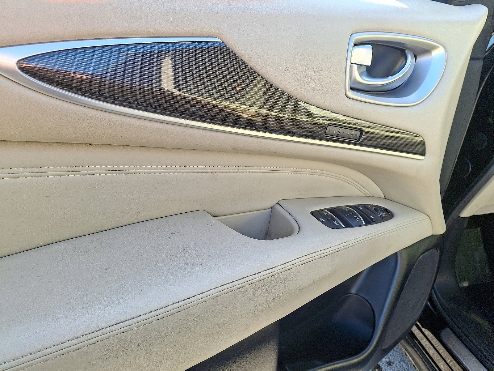 Certified 2019 INFINITI QX60 Luxe w/ Essential Package image 12