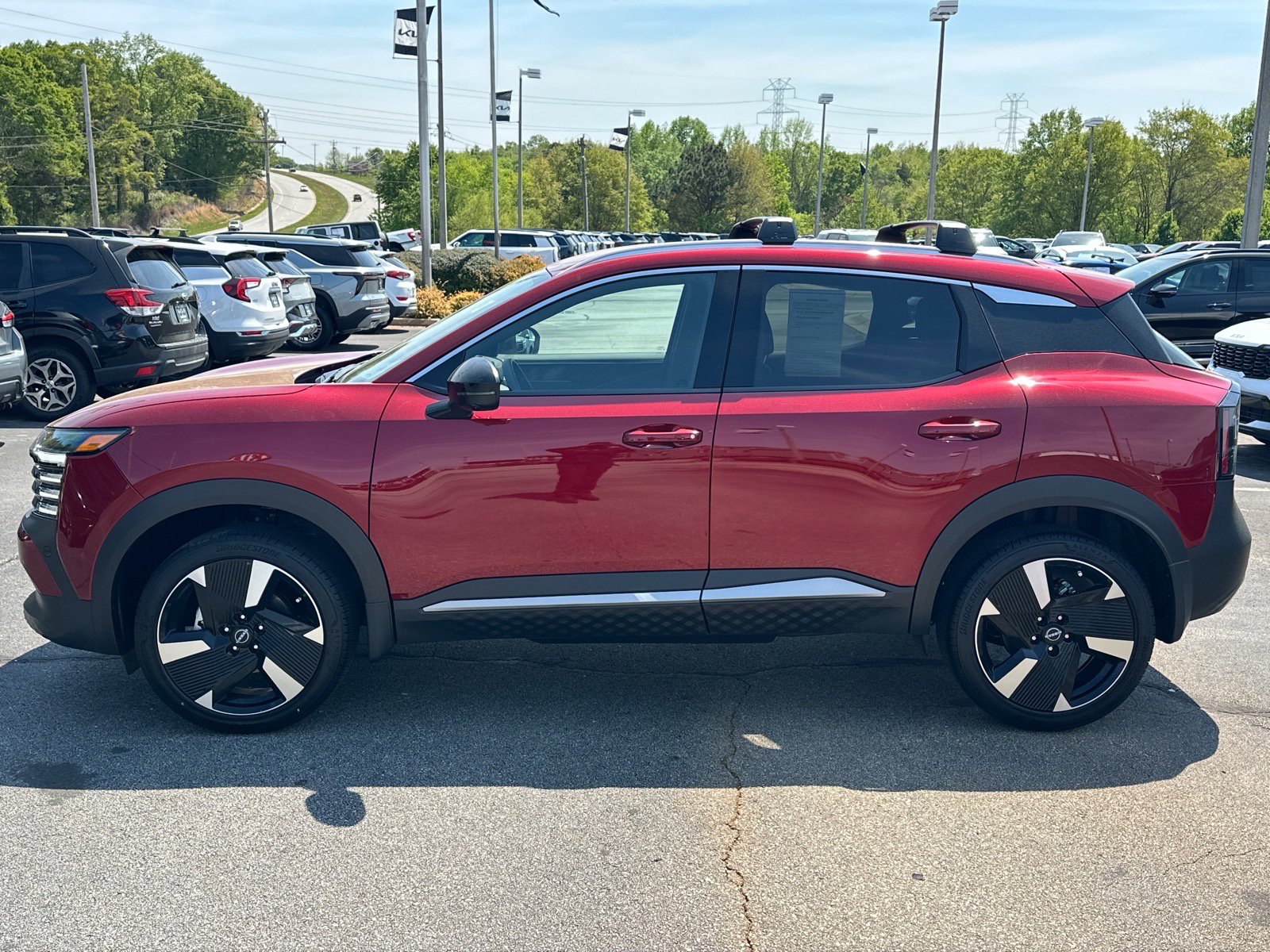 Used 2026 Nissan Kicks SR w/ Interior Electronics Package image 5