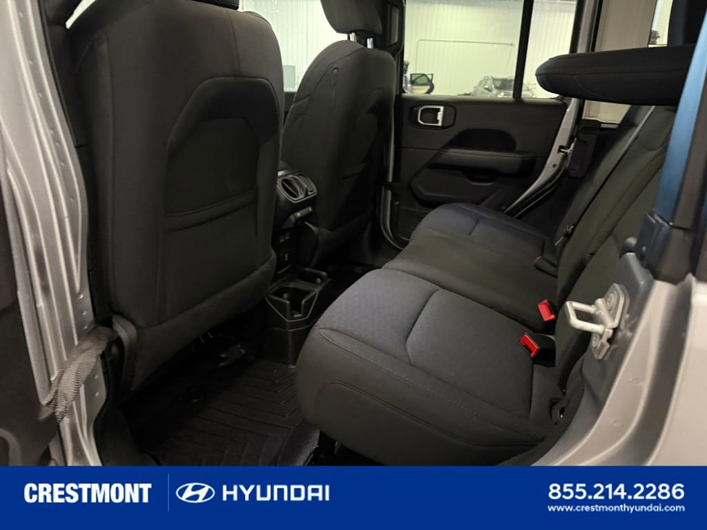 Used 2019 Jeep Wrangler Unlimited Sahara w/ Cold Weather Group AWD/4WD image 21