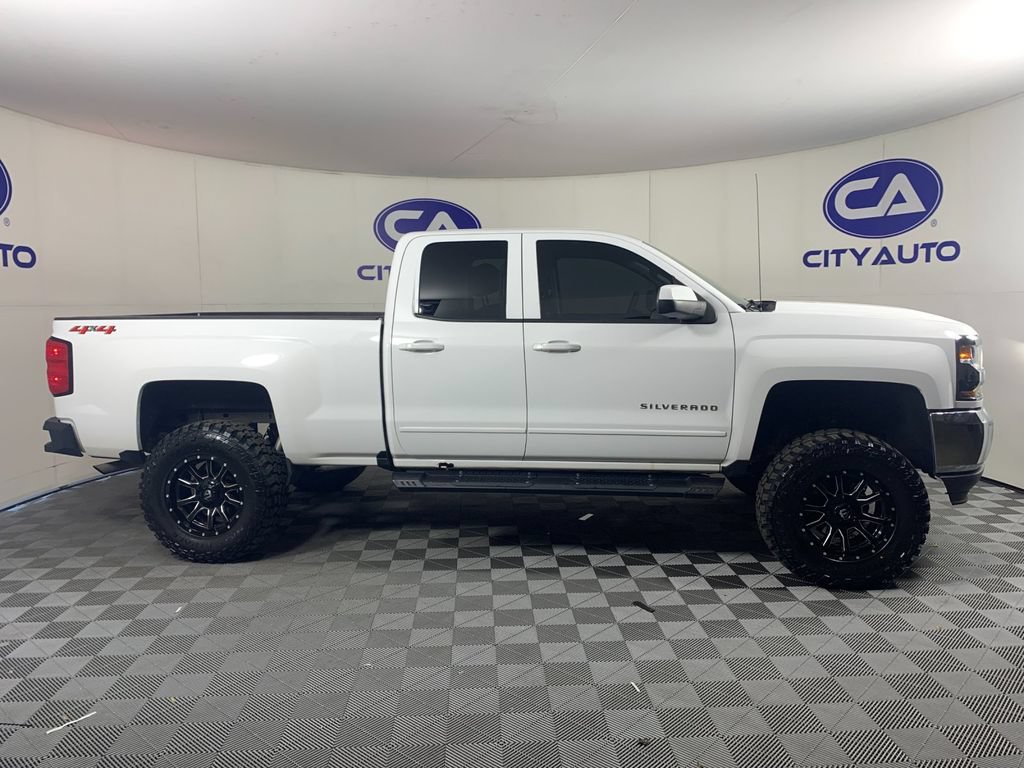 Used 2018 Chevrolet Silverado 1500 LT w/ All Star Edition AWD/4WD image 2