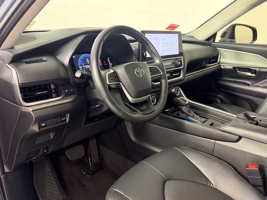 Used 2025 Toyota Grand Highlander AWD image 13