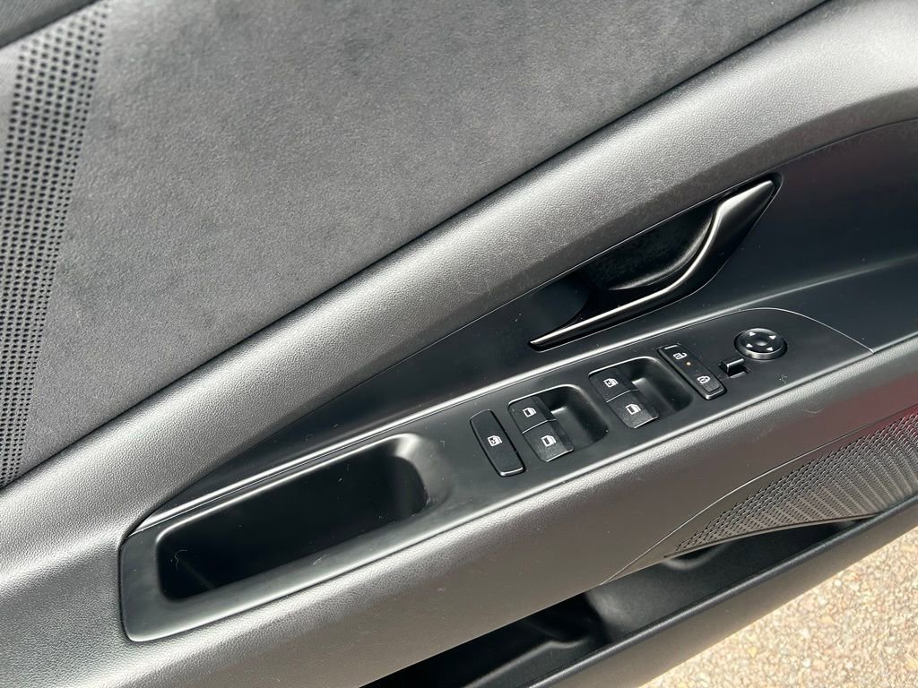 Used 2024 Hyundai Elantra N image 13