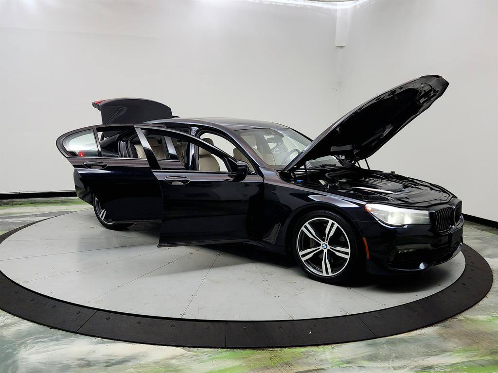 Used 2019 BMW 740i w/ M Sport Package RWD image 10