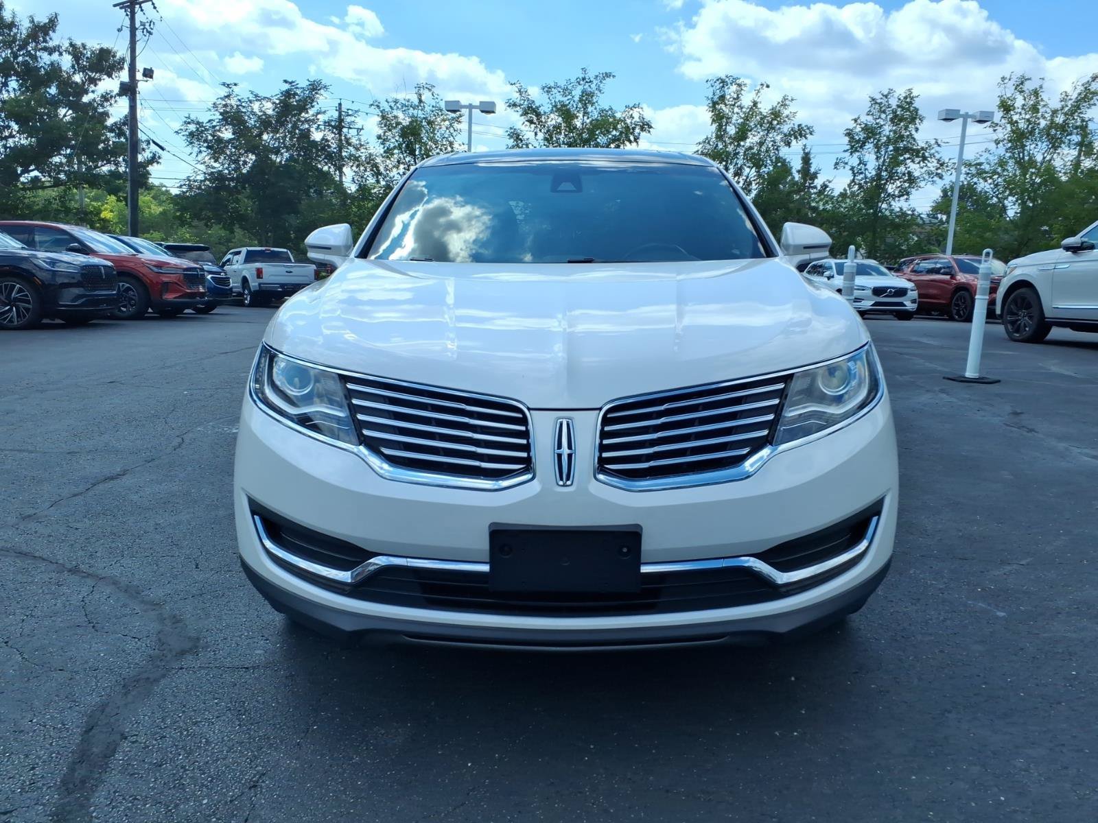Used 2017 Lincoln MKX Reserve w/ Driver Assistance Package AWD/4WD image 2