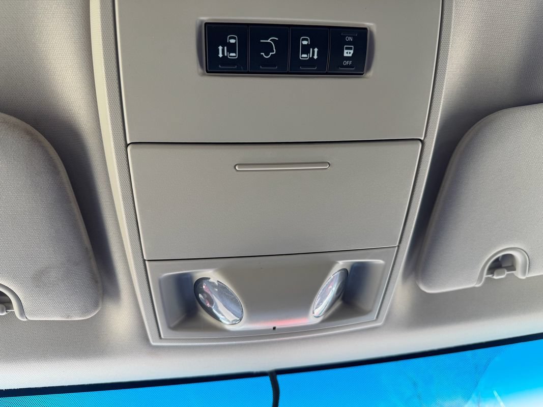 Used 2016 Dodge Grand Caravan SXT w/ UConnect Hands-Free Group FWD image 41