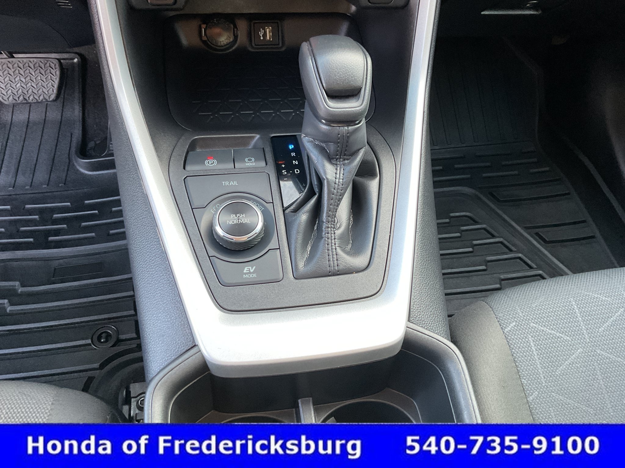 Used 2024 Toyota RAV4 XLE AWD/4WD image 35