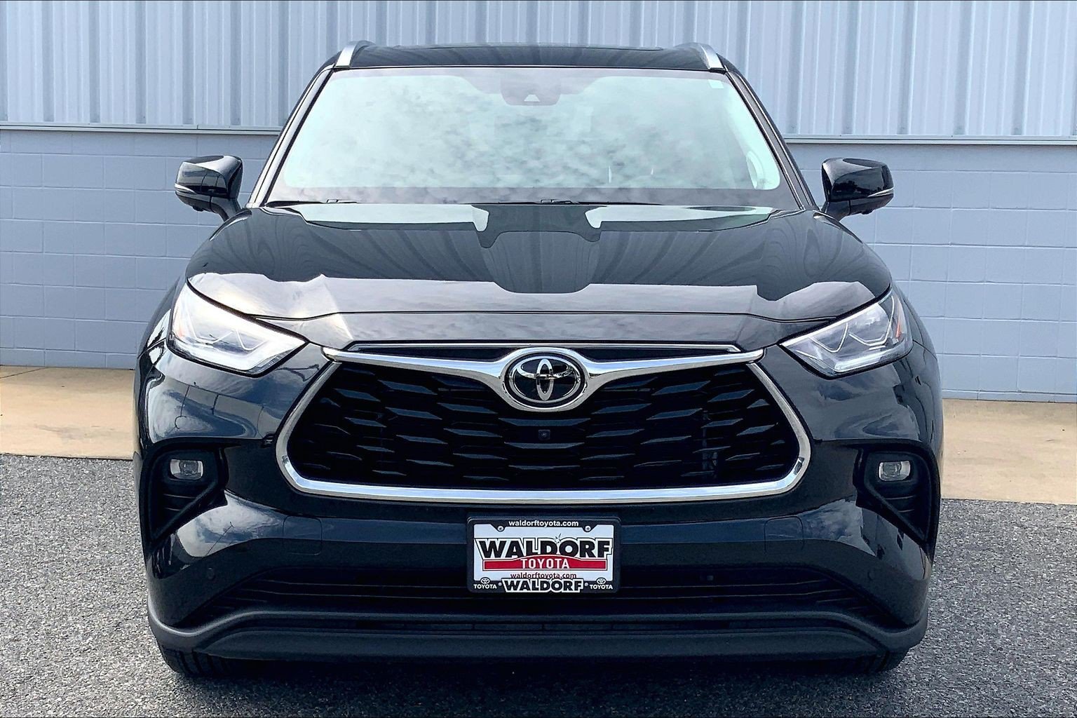 Used 2026 Toyota Highlander Limited AWD/4WD image 3